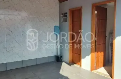 Casa com 2 quartos para alugar na Rua Cinquenta e Sete, Jardim Atlântico Central (Itaipuaçu), Maricá