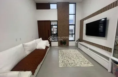 Casa com 3 quartos à venda na rua das cacaueiros, 97, pedra branca, palhoça, 199 m2 por r$ 1.893.000