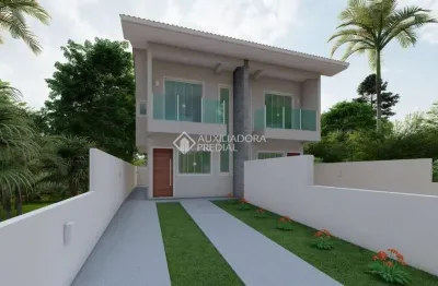 Casa com 2 quartos à venda na rua das gabirobas, 56, madri, palhoça, 79 m2 por r$ 550.000
