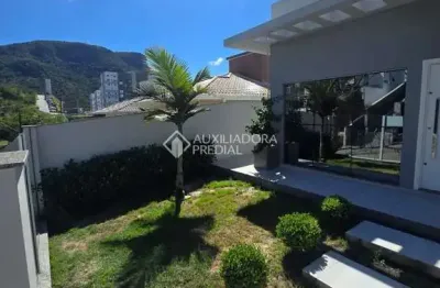 Casa com 3 quartos à venda na rua do copo de leite, 596, pedra branca, palhoça, 200 m2 por r$ 2.500.000