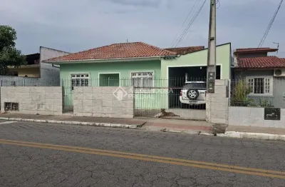 Casa com 4 quartos à venda na Rua Antônio Vieira, 217, Ponte do Imaruim, Palhoça, 134 m2 por R$ 1.000.000