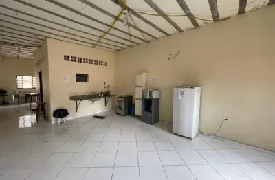 Prédio comercial em fase final de reforma. ótimo para comércio, cursinhos, depósito ou galpão...