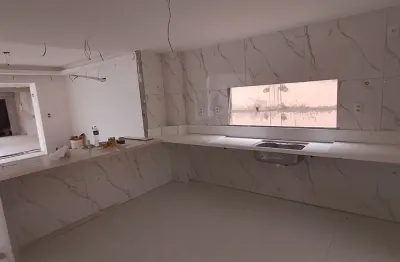 Linda casa com projeto  inacabado em condomínio de alto padrão.