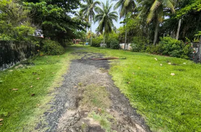 Casa 6/4, grande área, piscina quadra de esportes e área verde.