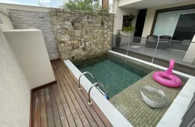 Alugo casa de alto padrão com 4 suítes no condomínio riviera del sol no recreio