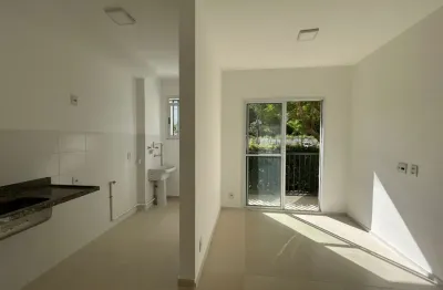 Vendo excelente apartamento no térreo com 2 quartos no camorim