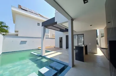 Vendo excelente casa triplex com 4 suítes no recreio dos bandeirantes