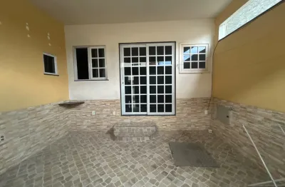 Alugo otima casa com 2 quartos no rua outeiro santos, taquara