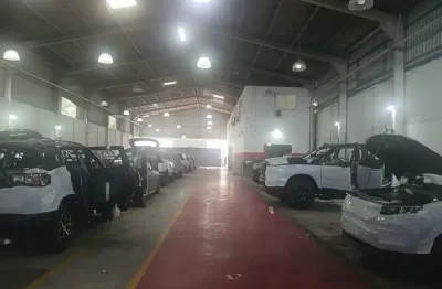 Alugo  excelente galpão com 1.650 m na estrada dos bandeirantes