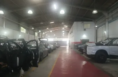 Alugo  excelente galpão com 1.650 m na estrada dos bandeirantes