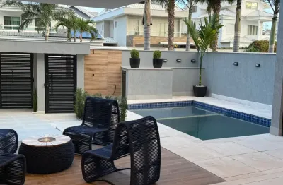 Alugo casa de alto padrão mobiliada no riviera del sol com 4 suítes