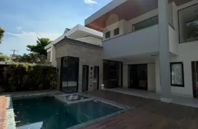 Aluga-se Casa de Alto Padrão Mobiliada – Condomínio Interlagos de Itaúna