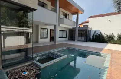 Aluga-se Casa de Alto Padrão Mobiliada – Condomínio Interlagos de Itaúna