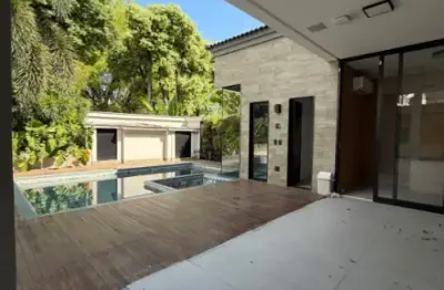 Aluga-se Casa de Alto Padrão Mobiliada – Condomínio Interlagos de Itaúna