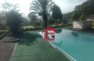 Chácara à Venda em São Roque, com 4 dormitórios, lago e nascente – 5.800m² – Ao Lado do Roteiro do Vinho, apenas 60 km  de SP.