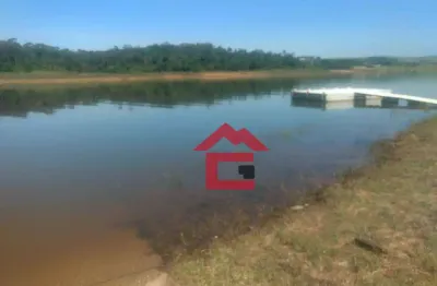 Mairinque/ ibiúna-  chácara pé n’água, com área de 2.000m², sendo 4 dormitórios e garagem náutica, para os amantes de pescaria e esporte náutico.