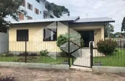 Bela casa para moradia e investimento. excelente oportunidade de negócio.
