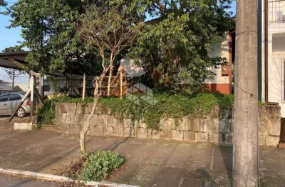 Casa com terreno fazendo frente em duas ruas no centro de nova petrópolis