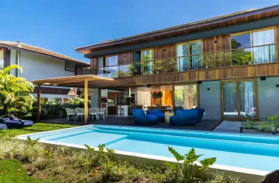 Casa 8 suítes r$6.990.000,00.praia do forte.exclusividade e sustentabilidade.  luxuosa residência na praia do forte em condomínio pé na areia, integrada à mata atlântica.