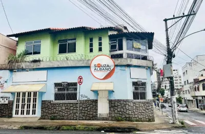 Casa comercial com 7 cômodos, 114m² e localização privilegiada no centro