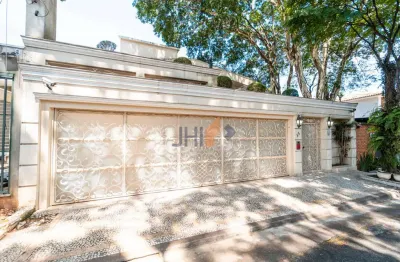 Sobrado de alto padrão com 03 (três) pavimentos e 344m² para venda no pacaembu.