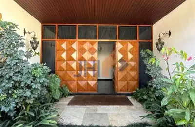 Casa com 4 quartos e 4 vgas no alto da boa vista para aluguel