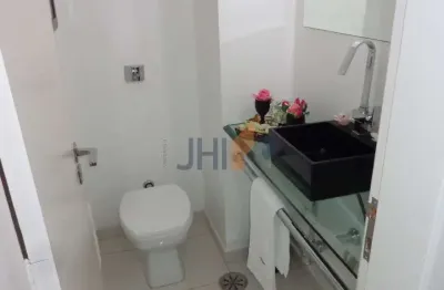 Morumbi, apartamento, 198 m², 03 suítes, sala com lareira, 03 vagas com depósito.