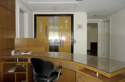 Conjunto comercial, andar inteiro, 700 mts da avenida paulista. 220 m2, 6 vagas, ar condicionado.