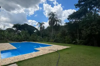 Chácara ampla com 6 mil m², lago e córrego ao fundo por r$ 450 mil