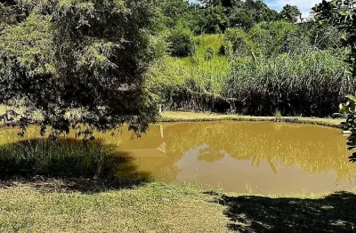 Chácara dos Sonhos com Lago Particular, Amplo Terreno e Total Contato com a Natureza
