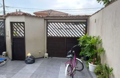 Casa independente com 03 dorm, sendo 02 com suíte. tem edícula.