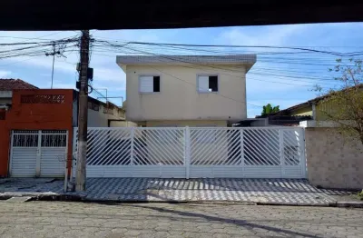 Casa alta com 3 quartos. espaçosa! são vicente,cidade de praias