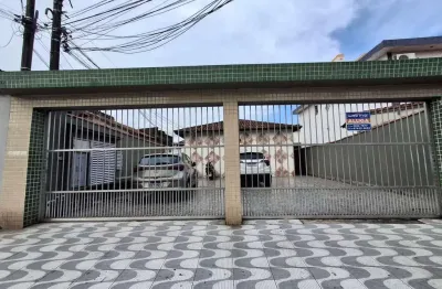 Casa térrea em condomínio. espaçosa e com quintal. 1 vaga.