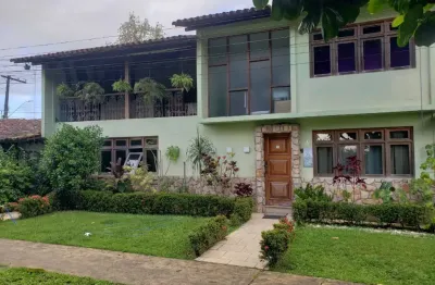 Casa à venda em condomínio fechado em aldeia com 250m².