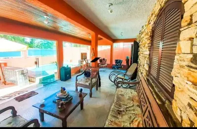 Casa com 5 quartos à venda no Centro, Maricá 