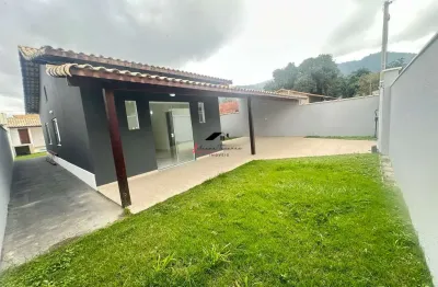 Casa espaçosa , com piscina, área gourmet e uma vista maravilhosa em maricá/rj