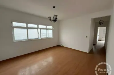 Apartamento amplo com garagem fechada e sacada – ponta da praia