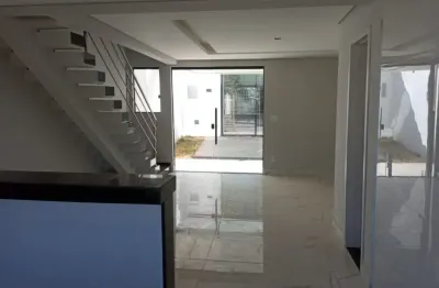Casa à venda  duplex 115 m² de  área construída  3 quartos sendo 1 suíte, bairro santa amelia.