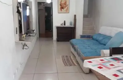 Casa à venda em taboão da serra com vista arborizada, 2 dormitórios e terreno amplo