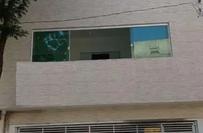 Casa de 4 cômodos, com vaga de garagem - 57m² - taboão da serra