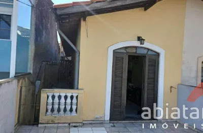 Sobrado de 137m² com vaga de garagem, 2 quartos e suíte