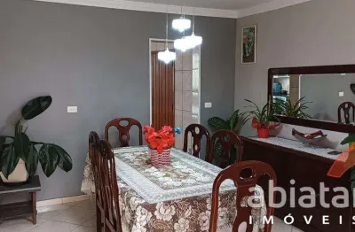 Casa térrea, três dormitórios (uma suíte) - jardim maria rosa