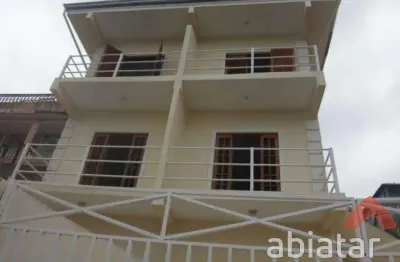 Sobrado com 120m² com 3 suítes no jardim são marcos