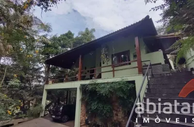 Casa com 4 suítes com 559m² de área construída - condomínio iolanda