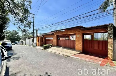 Casa de 3 dormitórios com suíte de 490m² com vaga de garagem - chácara dos lagos