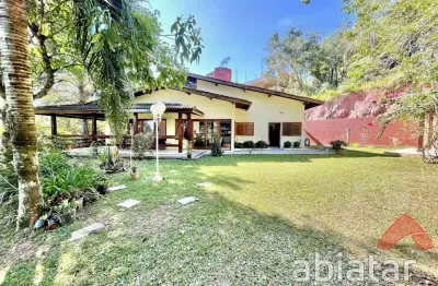 Casa de 446m² com 5 dormitórios (3 suítes) com vaga - águas da fazendinha