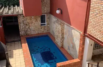 Sobrado com 150m² de 5 dormitórios e vaga de garagem - jardim taboão