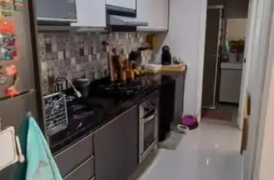 Apartamento recém-reformado com 2 dormitórios e armários planejados
