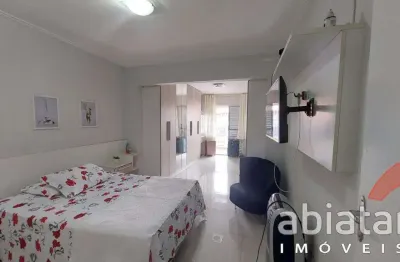 Sobrado à venda no parque pinheiros – 2 dorms, escritório e quintal | reformado