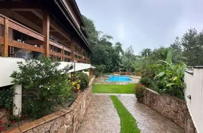Casa de 557m² com 4 dormitórios e 2 suítes - chácaras ana lúcia - embu das artes
